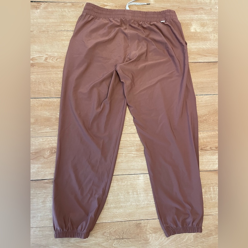 Women’s Vuori ultralight joggers. size XL